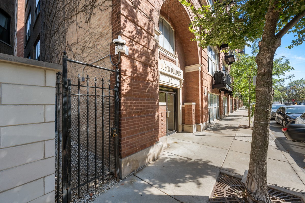 1500 W Monroe Street #409, Chicago, IL 60607
