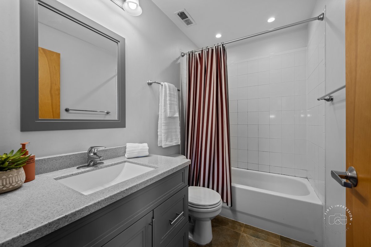 1500 W Monroe Street #409, Chicago, IL 60607