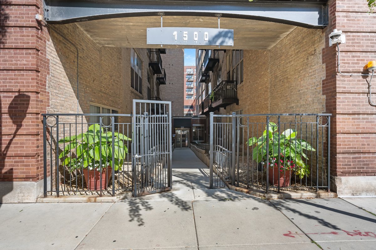 1500 W Monroe Street #409, Chicago, IL 60607