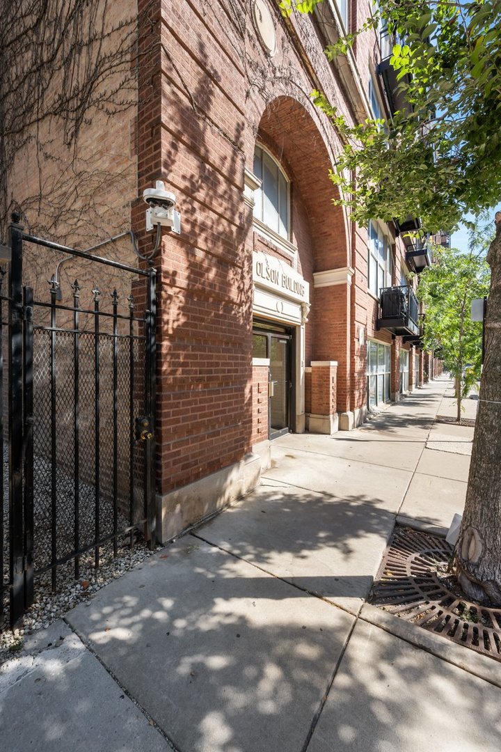 1500 W Monroe Street #409, Chicago, IL 60607