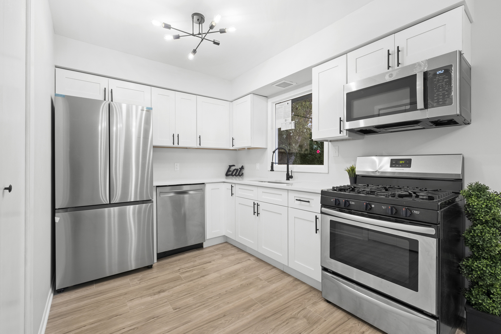 4304 Clearview Drive, McHenry, IL 60050