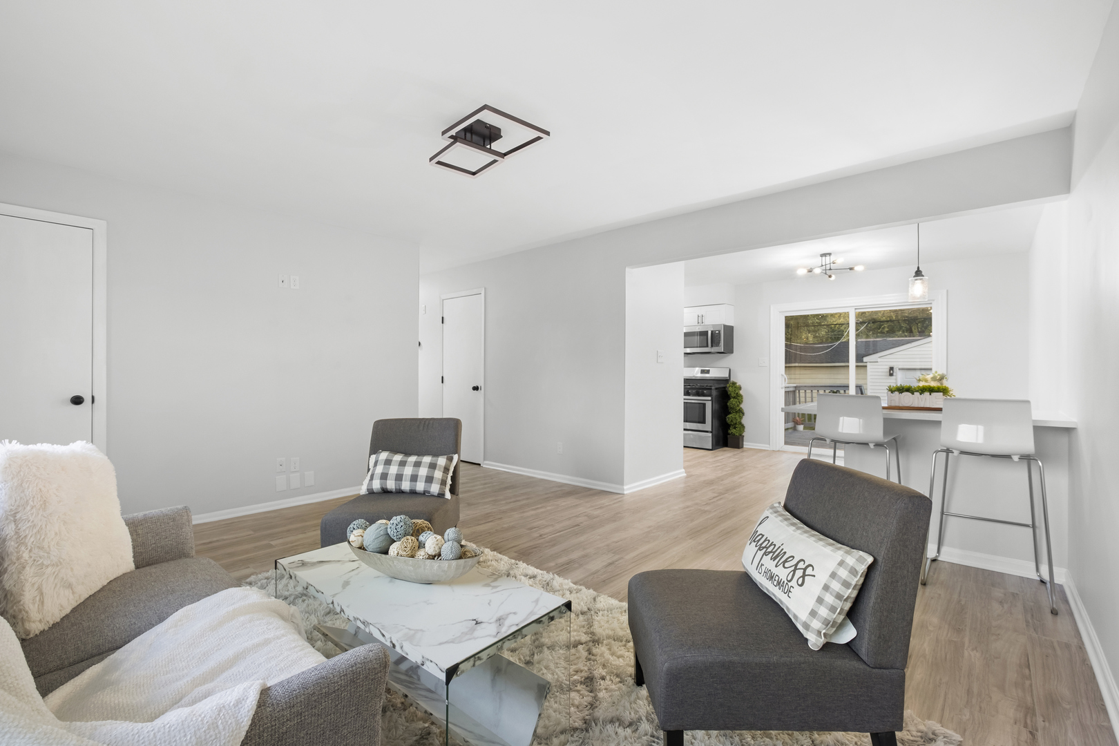 4304 Clearview Drive, McHenry, IL 60050