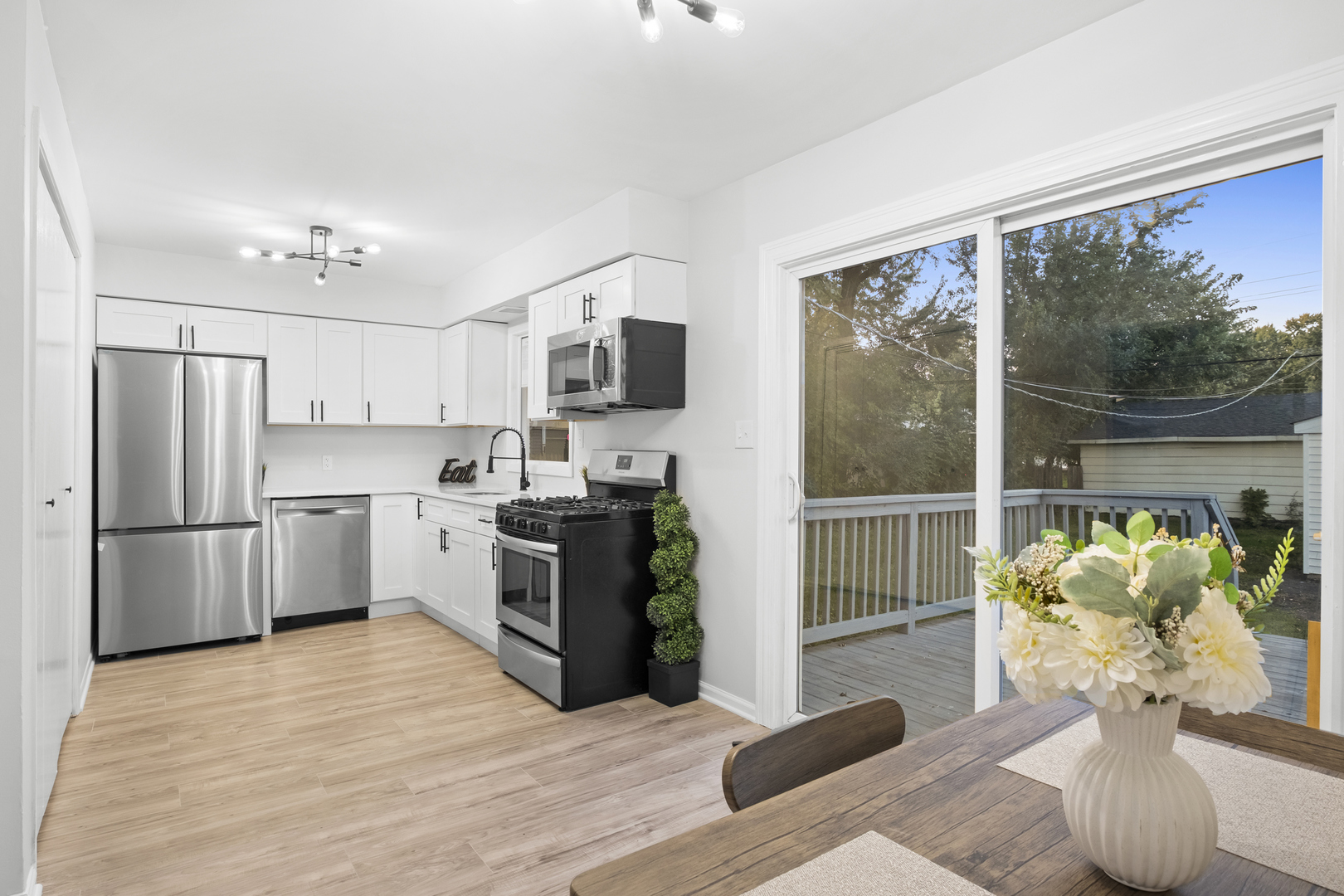 4304 Clearview Drive, McHenry, IL 60050