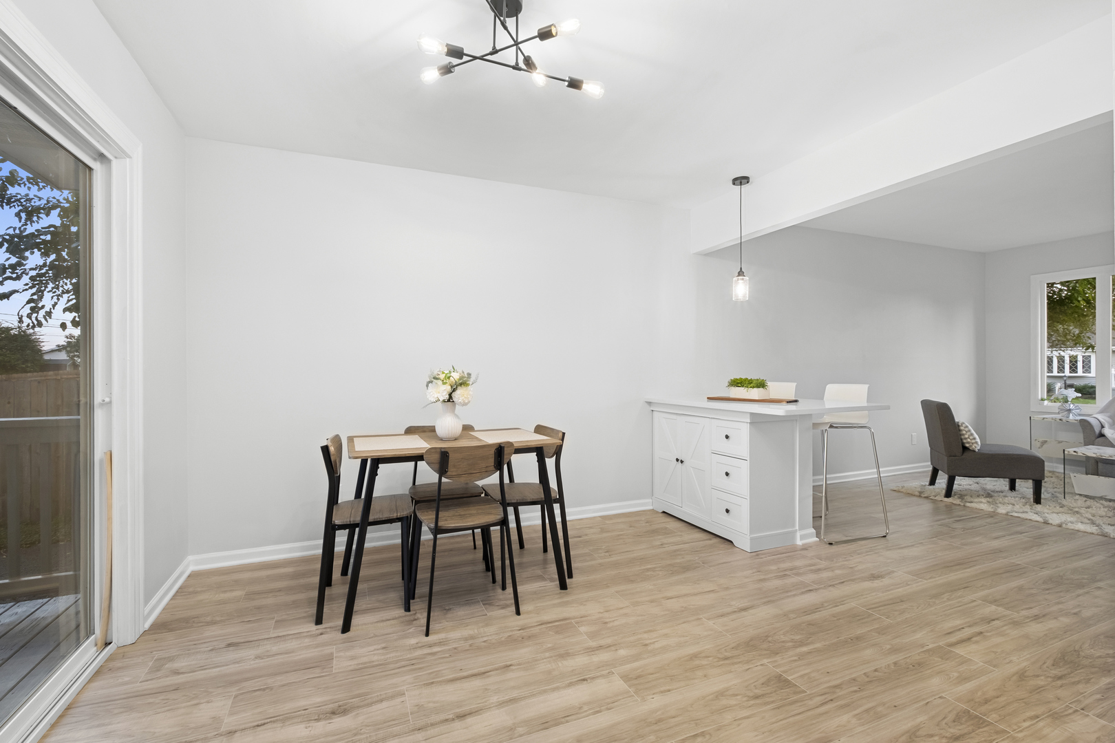 4304 Clearview Drive, McHenry, IL 60050