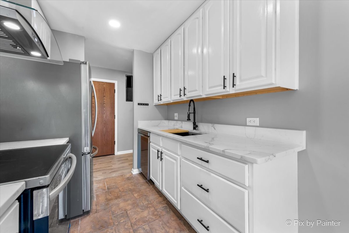 5820 Oakwood Drive #1a, Lisle, IL 60532