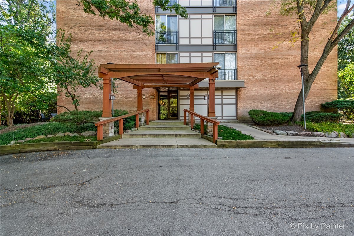 5820 Oakwood Drive #1a, Lisle, IL 60532