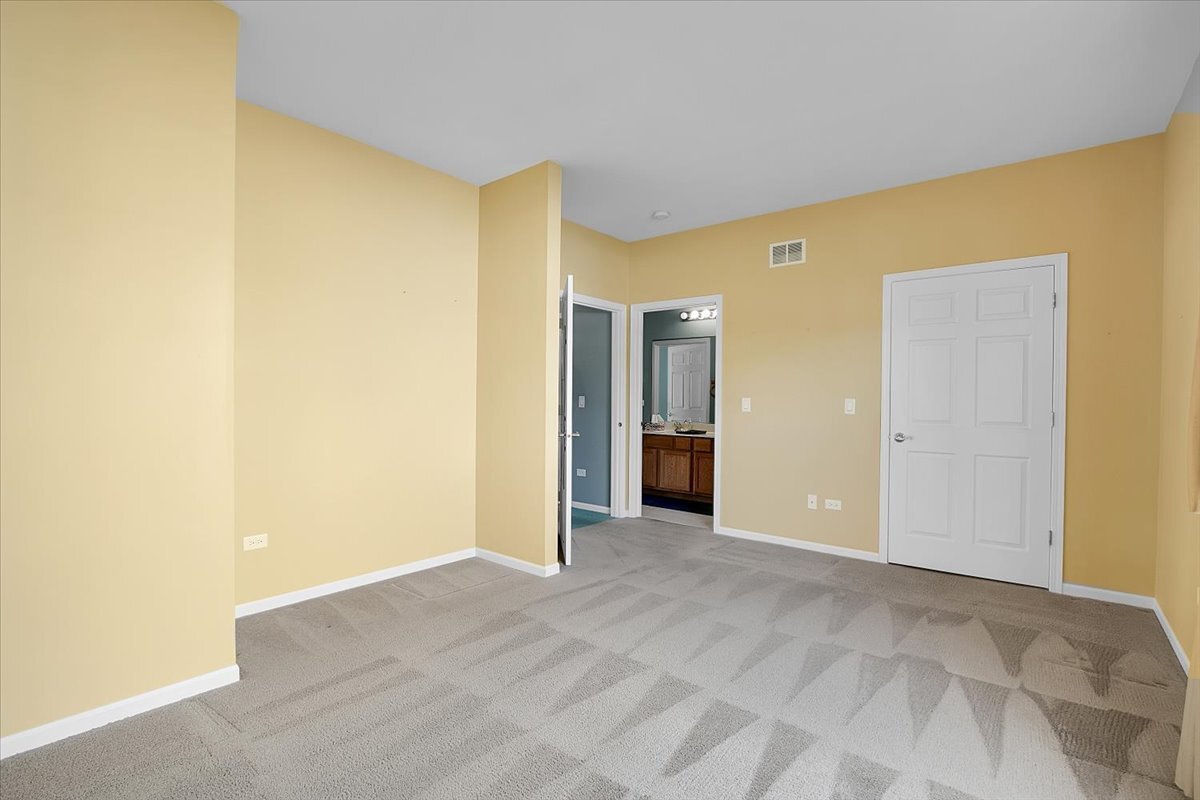 16012 Carillon Lakes Court, Crest Hill, IL 60403