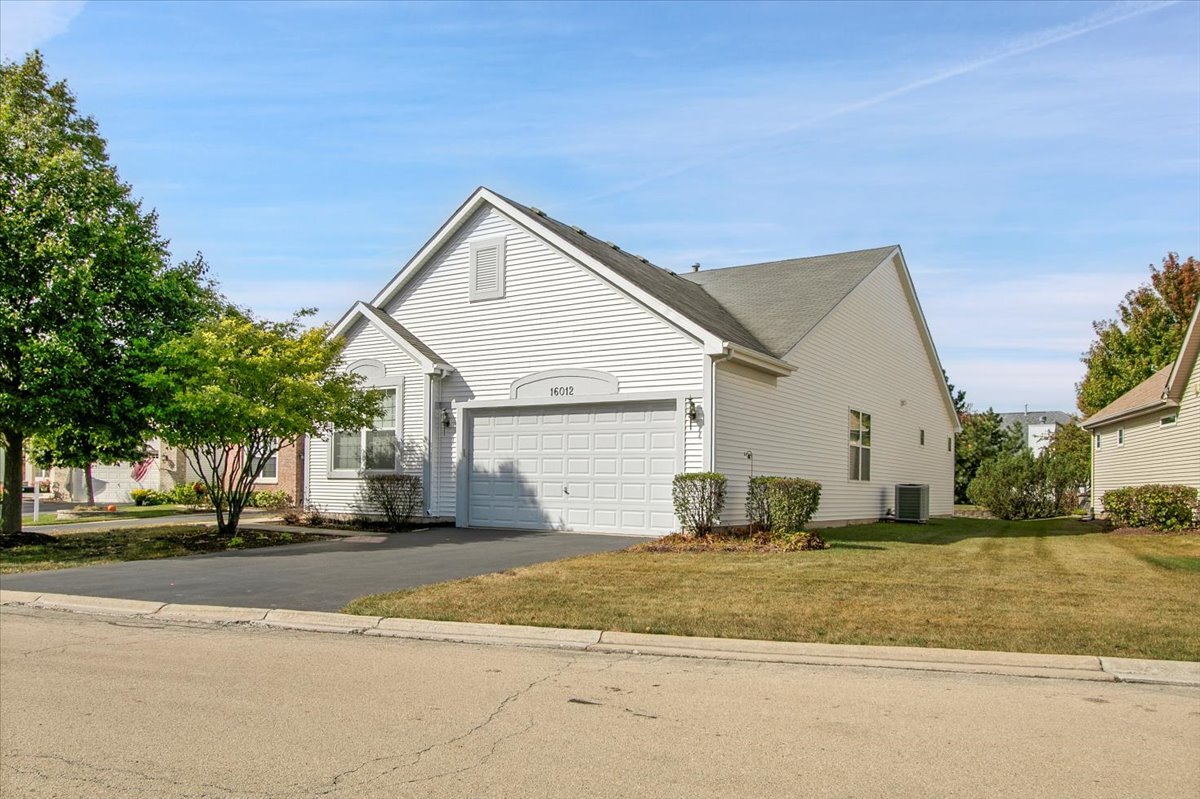 16012 Carillon Lakes Court, Crest Hill, IL 60403