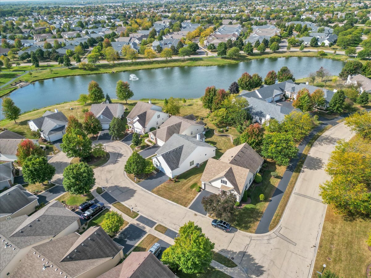 16012 Carillon Lakes Court, Crest Hill, IL 60403