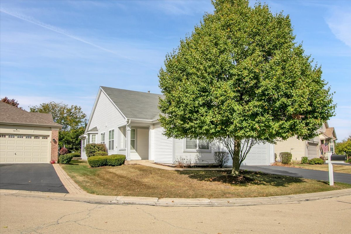 16012 Carillon Lakes Court, Crest Hill, IL 60403
