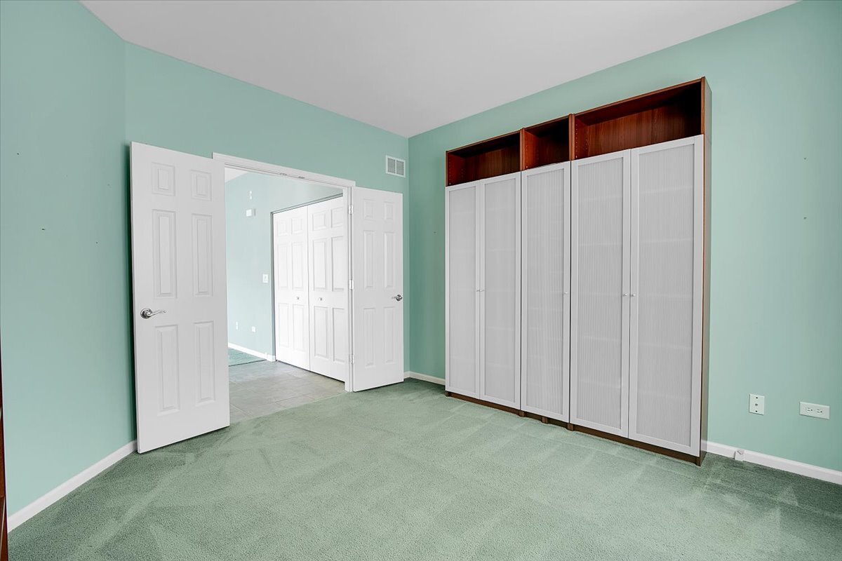 16012 Carillon Lakes Court, Crest Hill, IL 60403