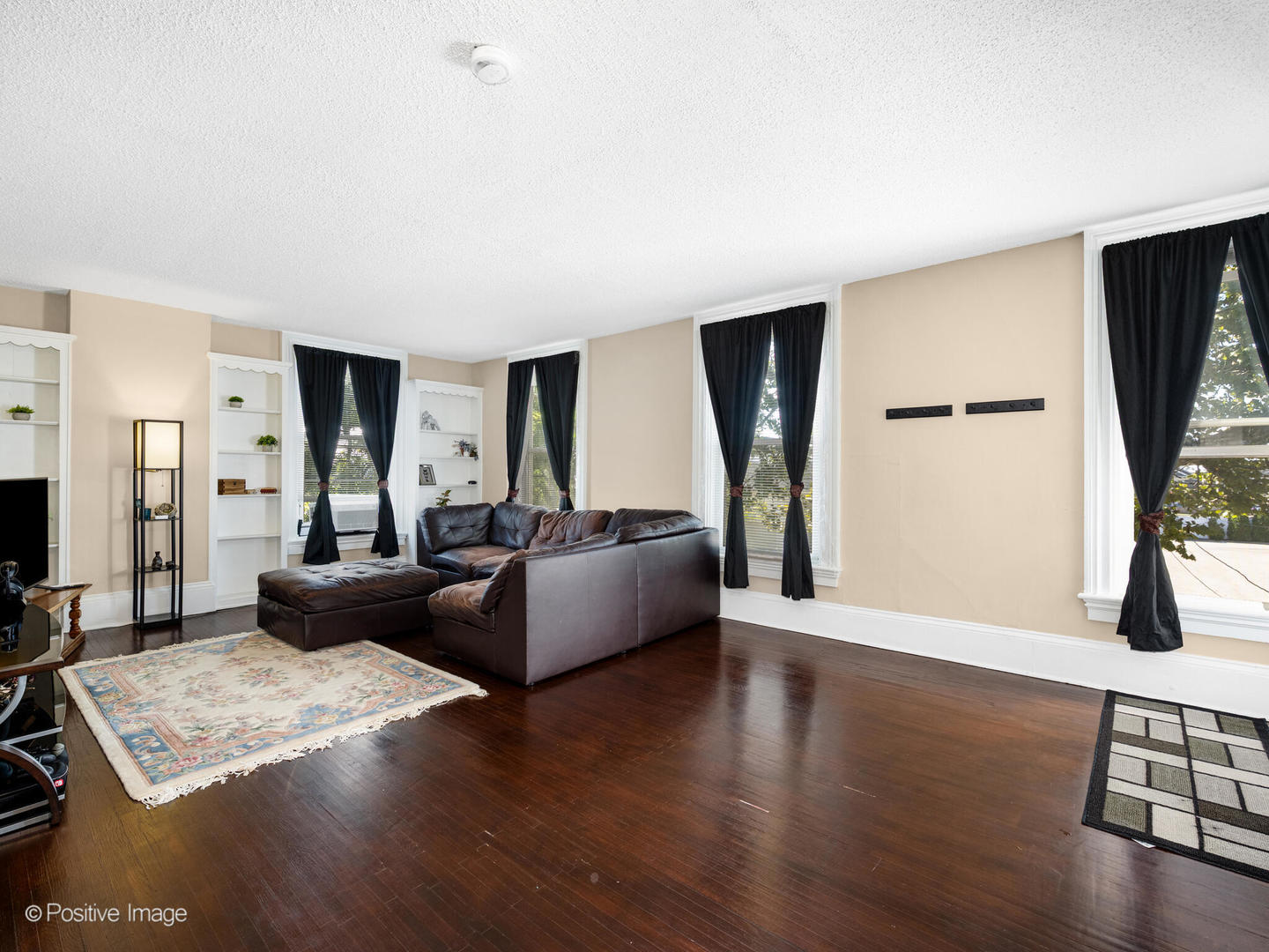 211 Cedar Street, Aurora, IL 60506