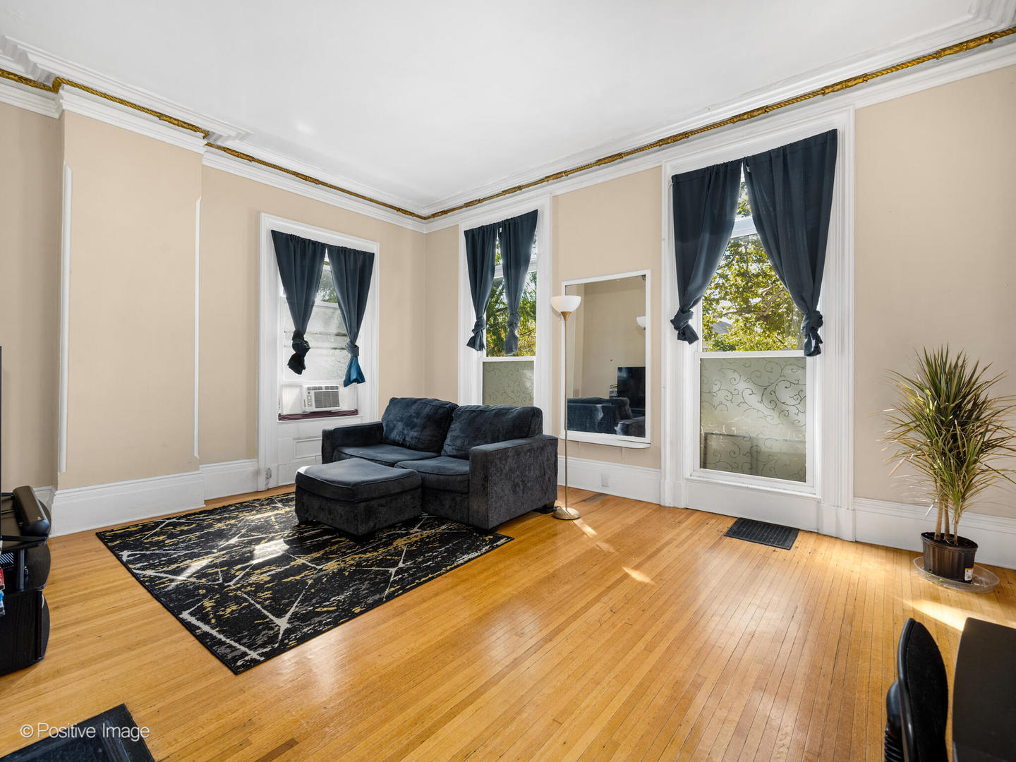 211 Cedar Street, Aurora, IL 60506