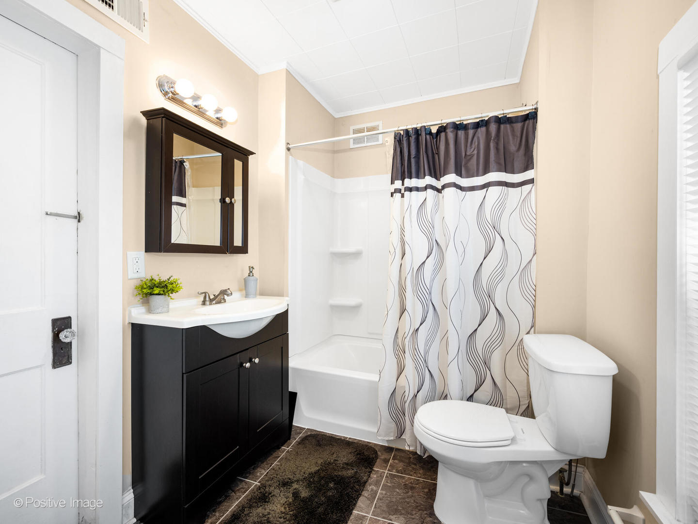 211 Cedar Street, Aurora, IL 60506