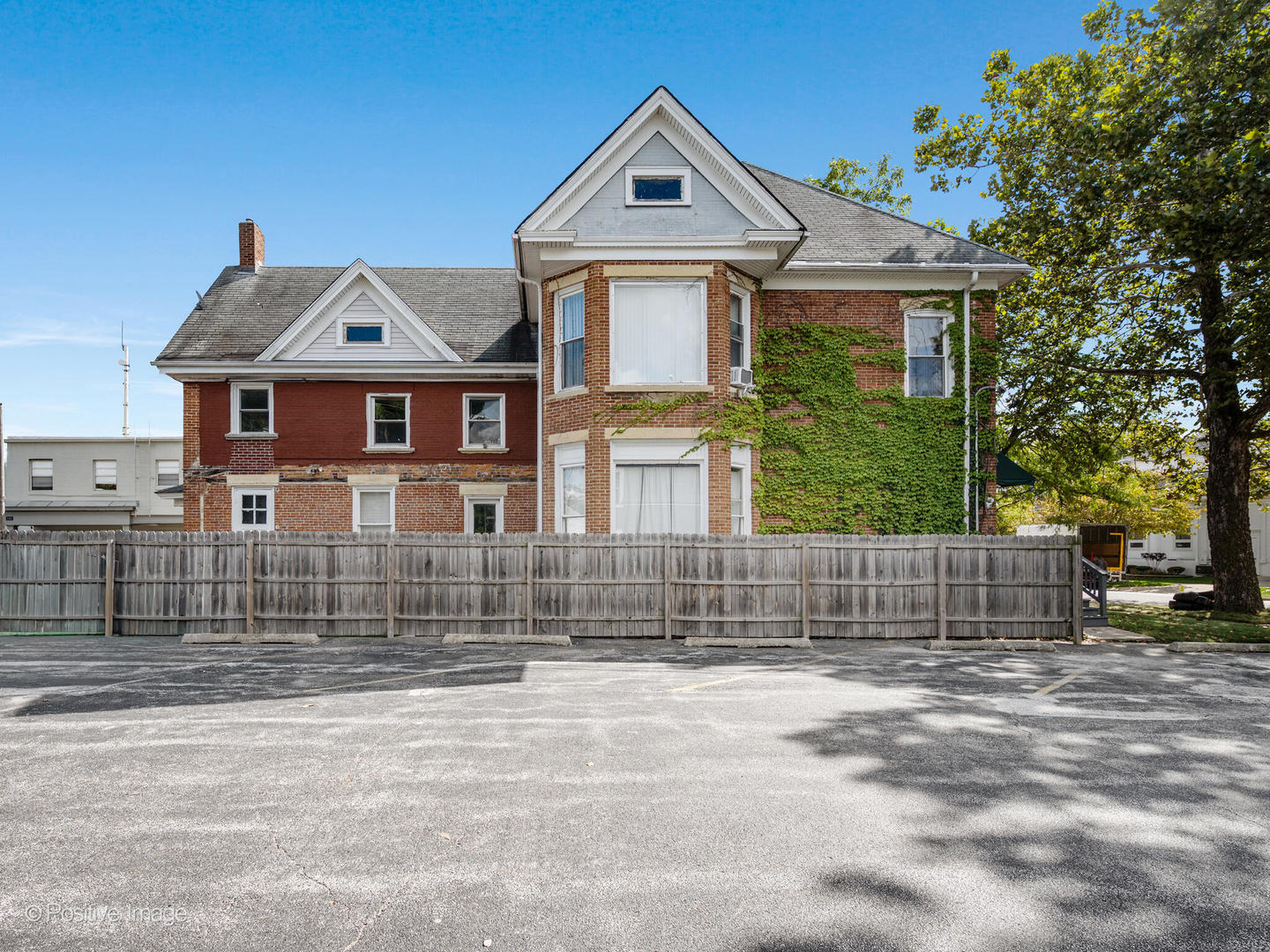 211 Cedar Street, Aurora, IL 60506