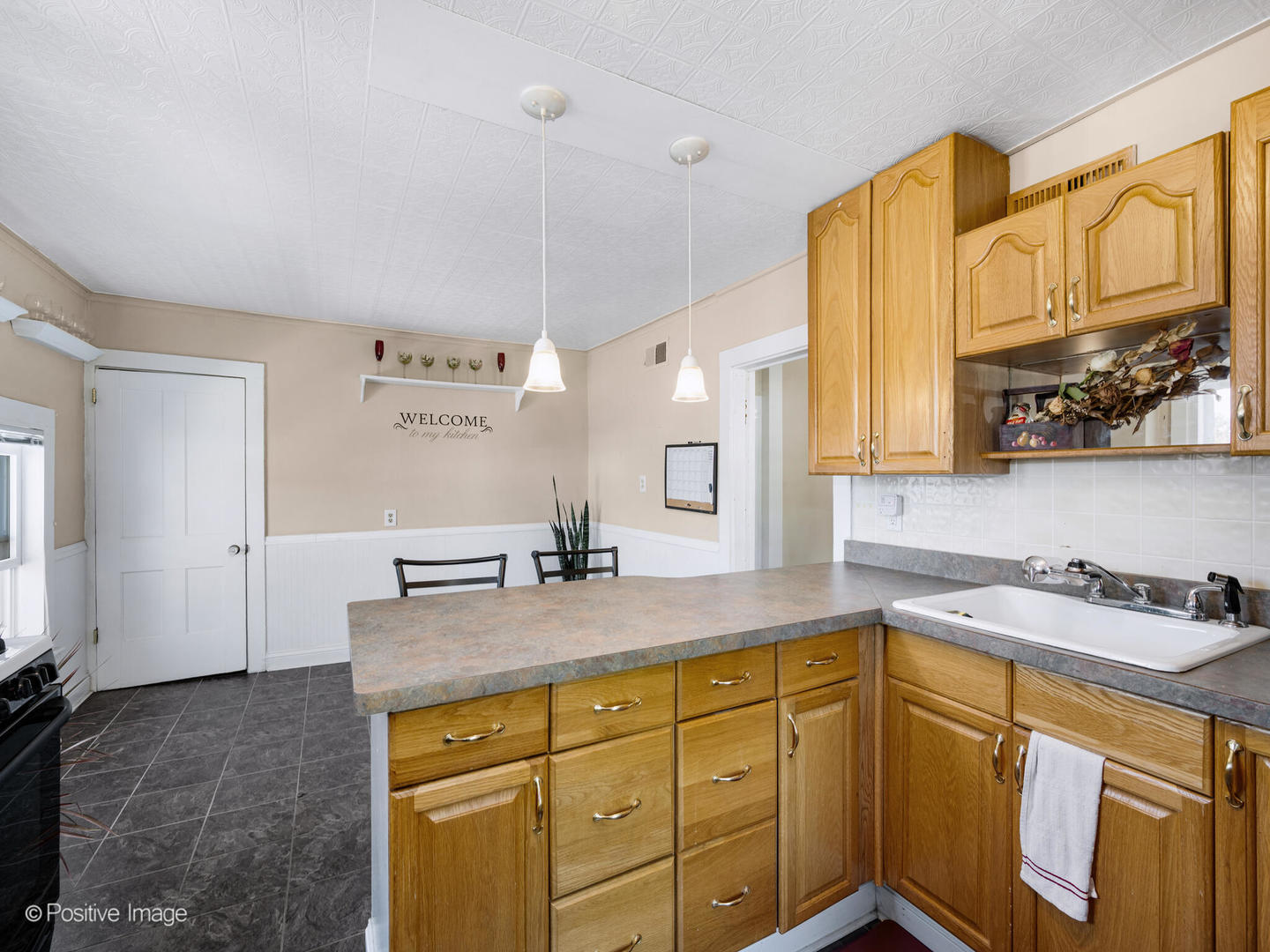 211 Cedar Street, Aurora, IL 60506