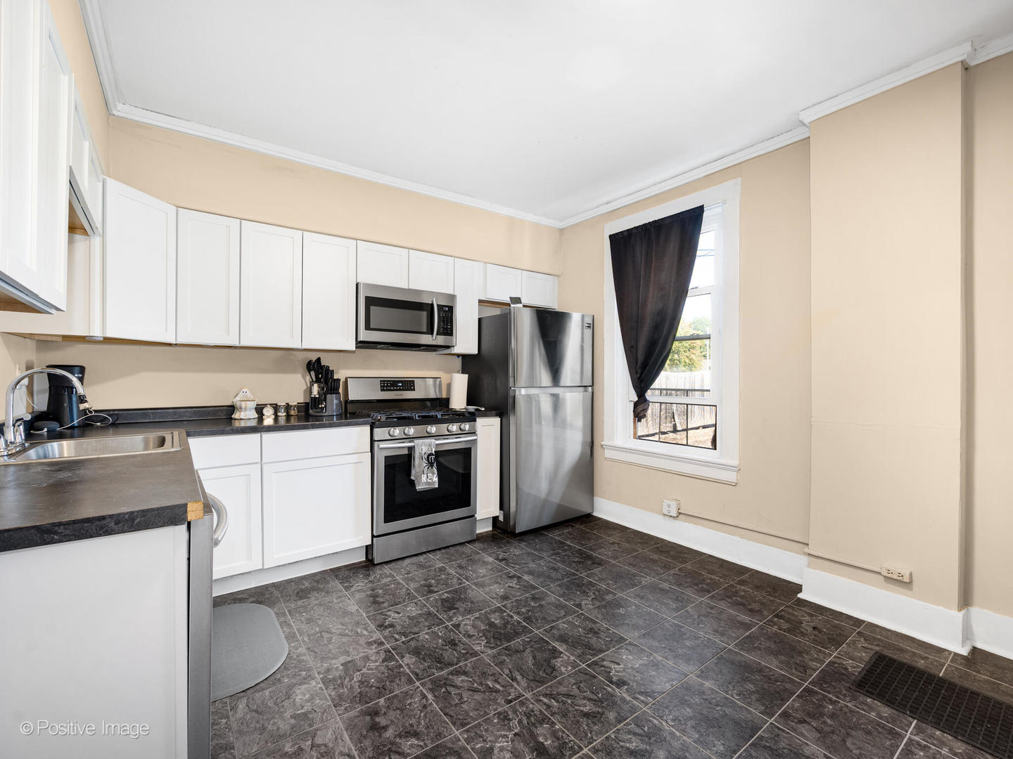 211 Cedar Street, Aurora, IL 60506