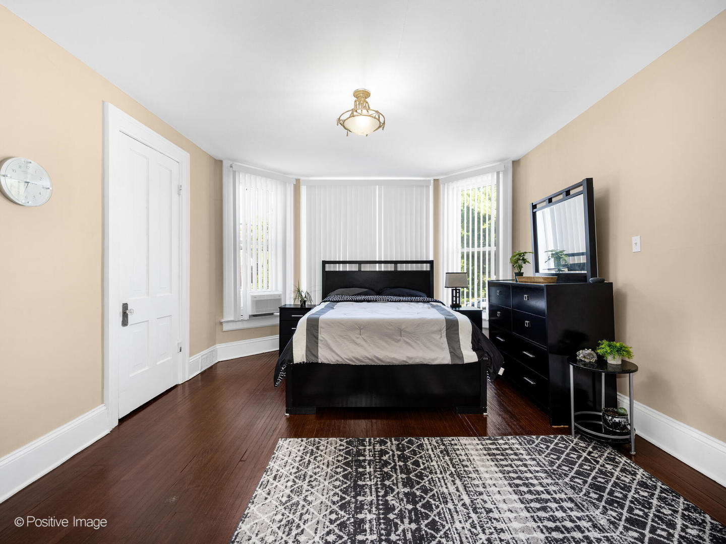 211 Cedar Street, Aurora, IL 60506