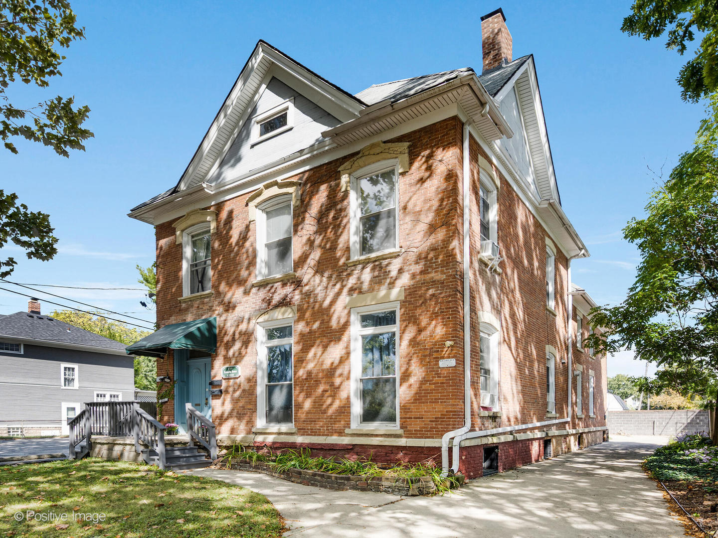 211 Cedar Street, Aurora, IL 60506