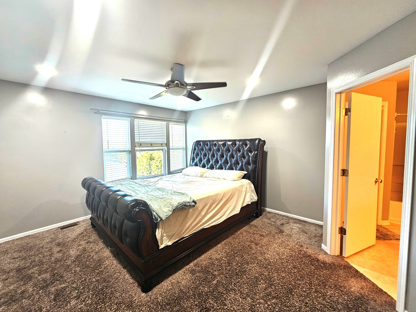 4055 Blackstone Drive, Aurora, IL 60504