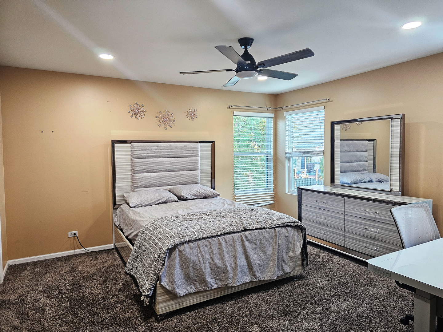 4055 Blackstone Drive, Aurora, IL 60504