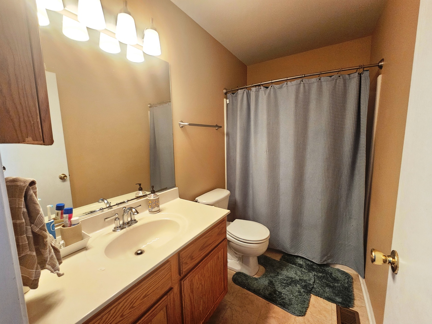 4055 Blackstone Drive, Aurora, IL 60504