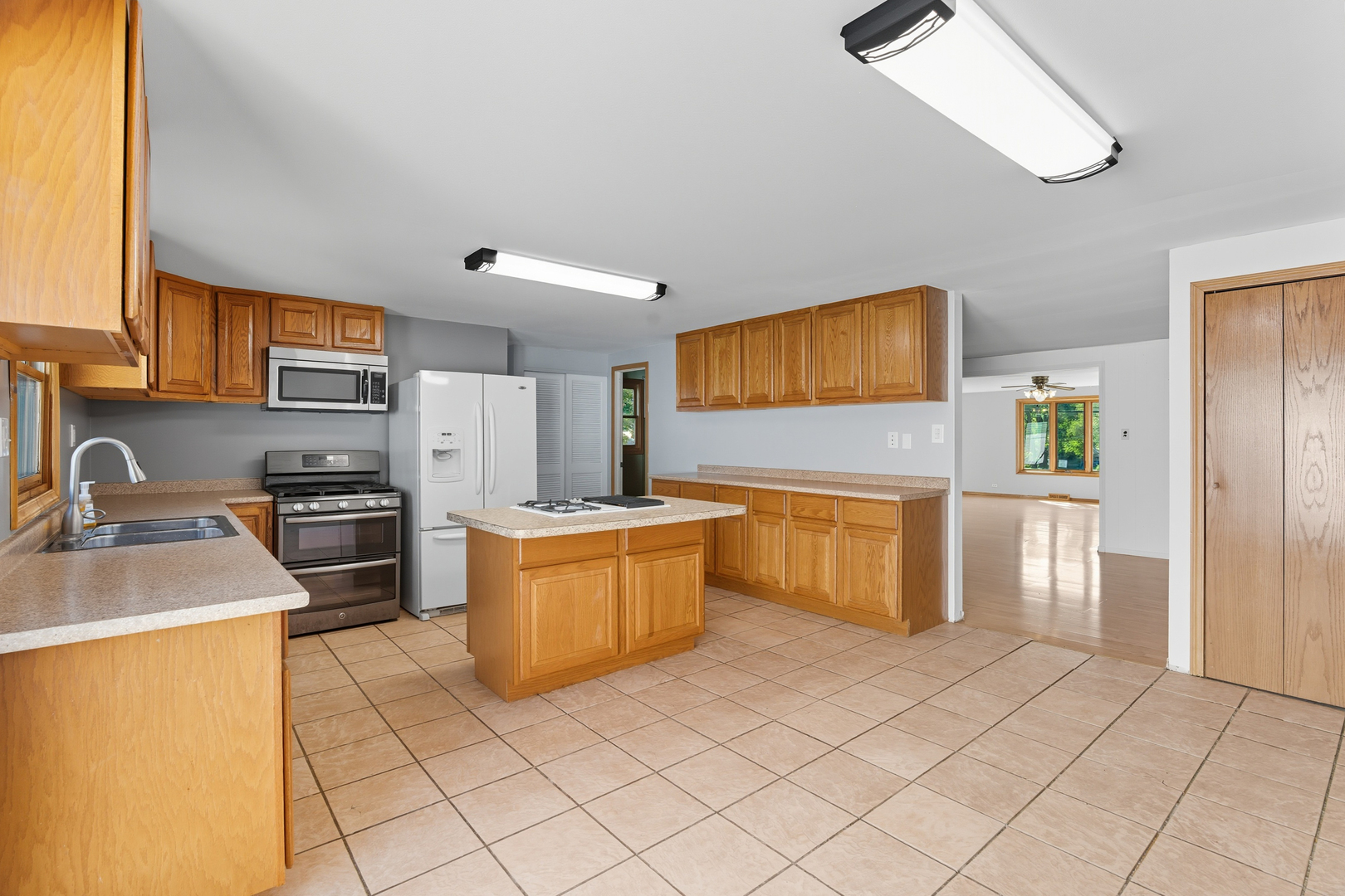 504 Greenwood Drive, Round Lake Park, IL 60073