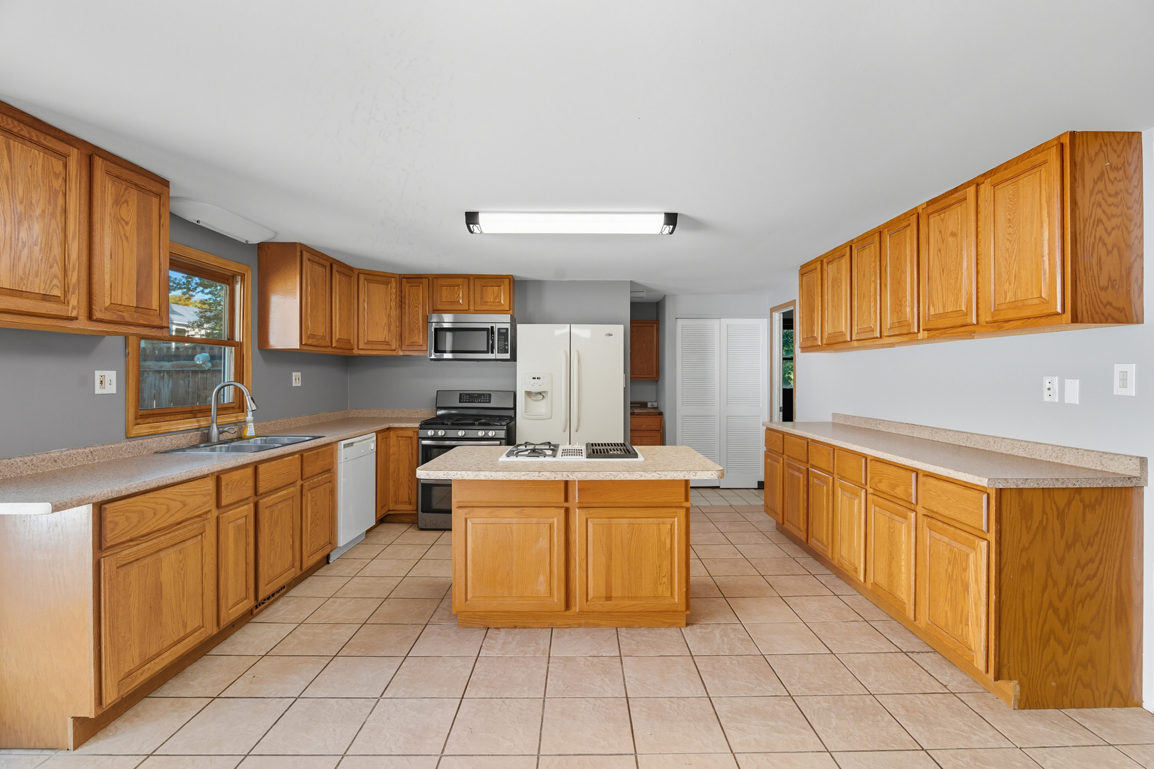 504 Greenwood Drive, Round Lake Park, IL 60073