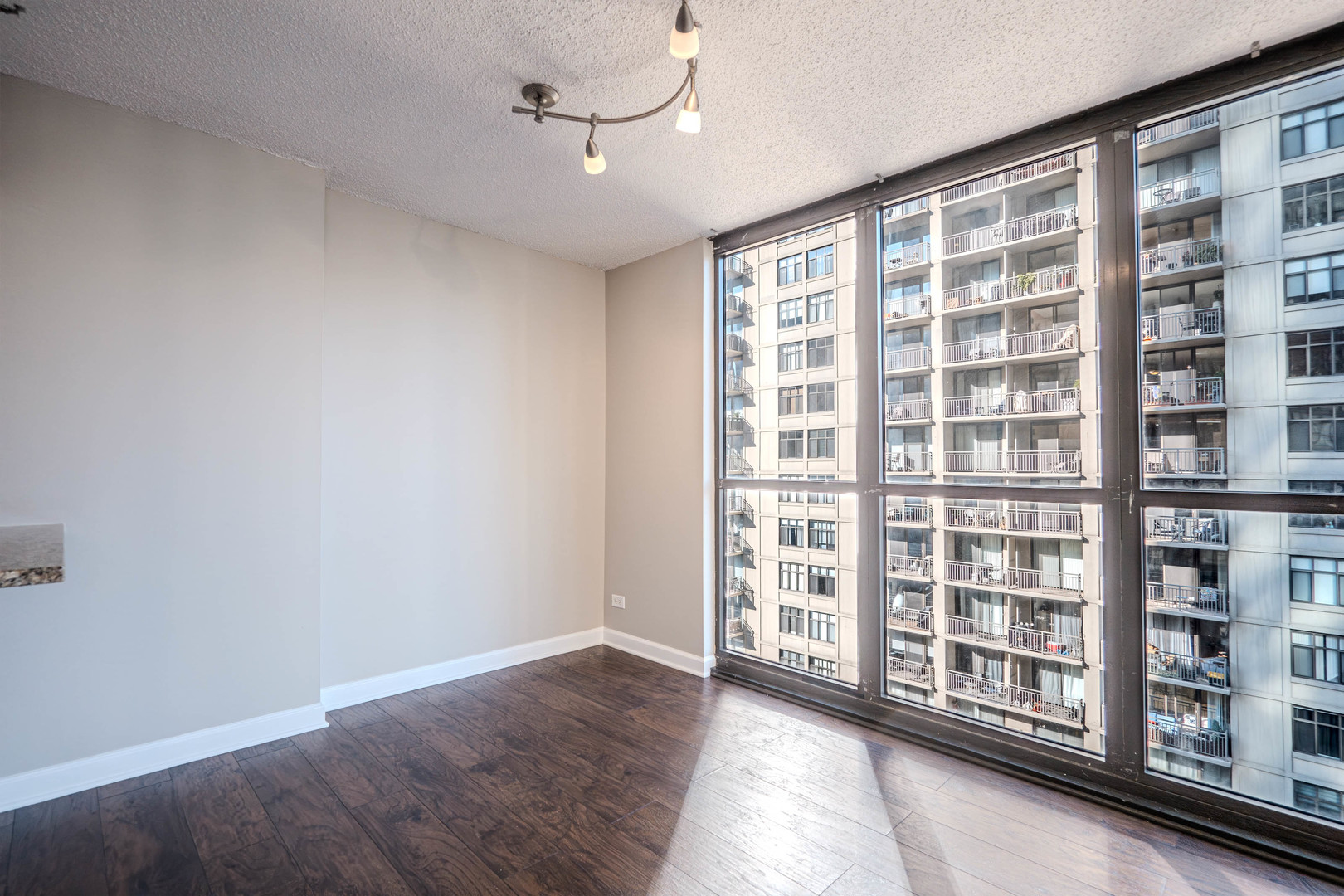10 E ONTARIO Street #1208, Chicago, IL 60611