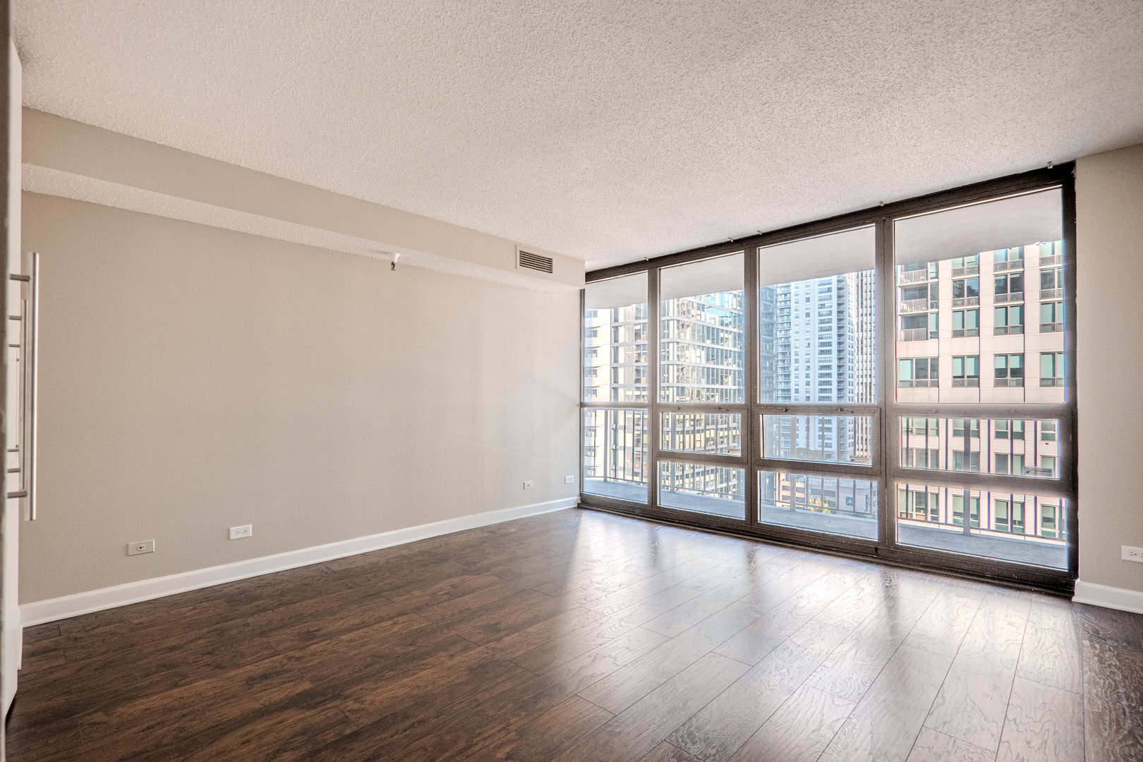 10 E ONTARIO Street #1208, Chicago, IL 60611