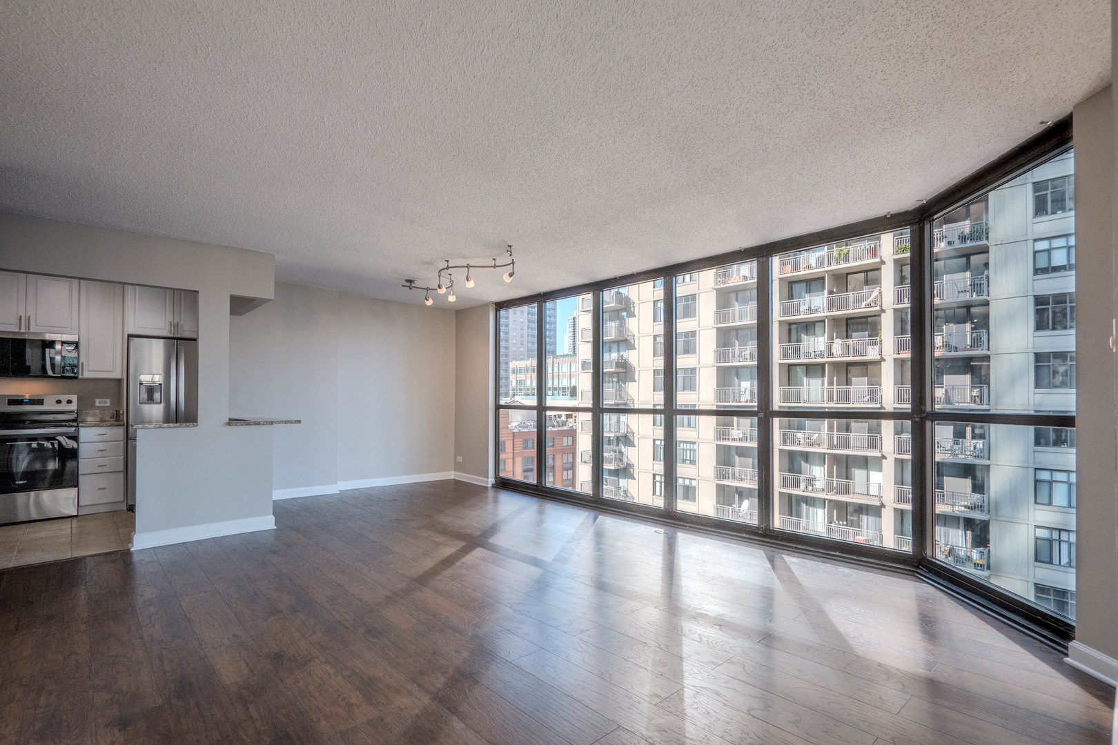 10 E ONTARIO Street #1208, Chicago, IL 60611