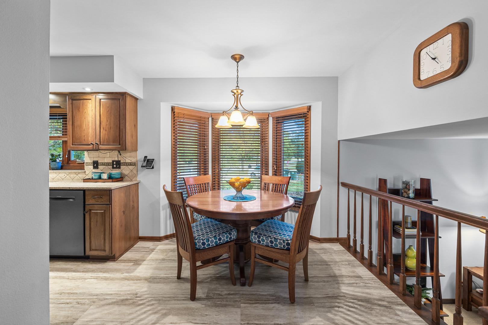 955 N Dexter Lane, Hoffman Estates, IL 60169