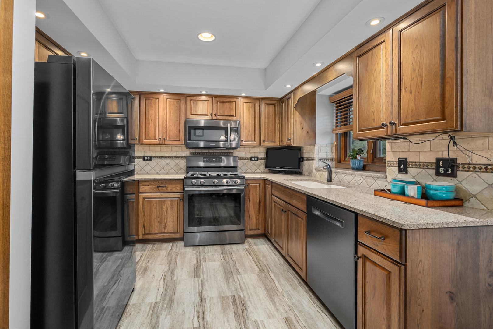 955 N Dexter Lane, Hoffman Estates, IL 60169