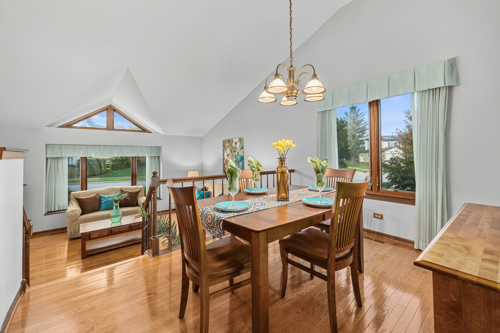 955 N Dexter Lane, Hoffman Estates, IL 60169