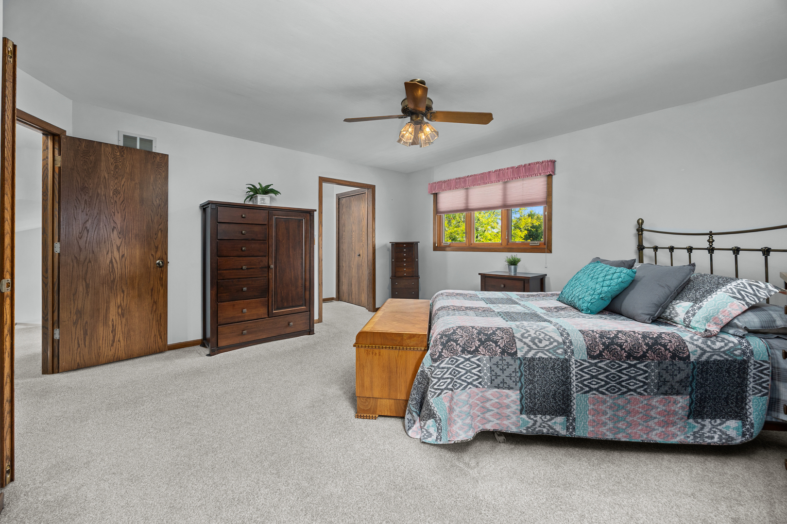 955 N Dexter Lane, Hoffman Estates, IL 60169