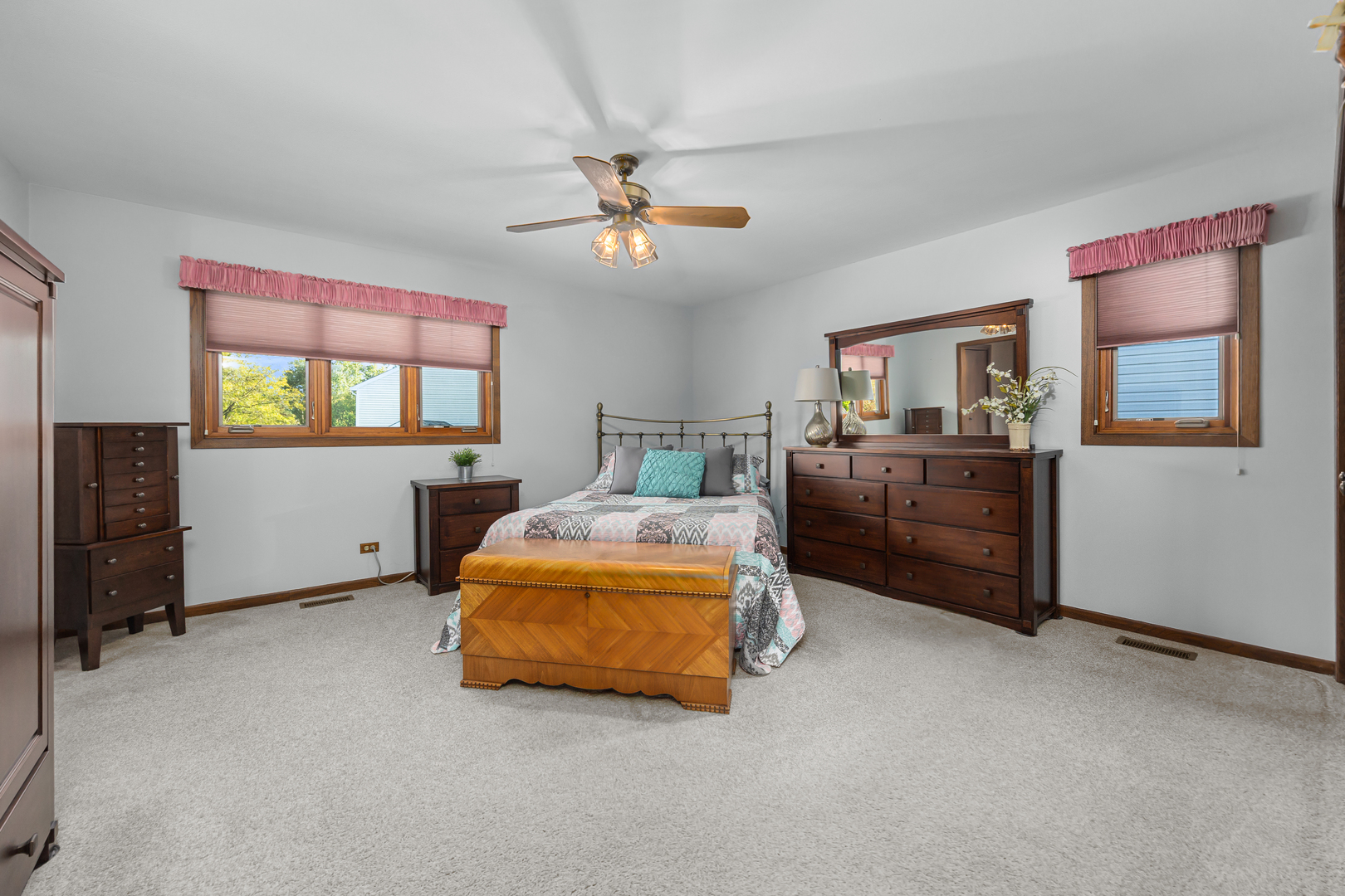 955 N Dexter Lane, Hoffman Estates, IL 60169