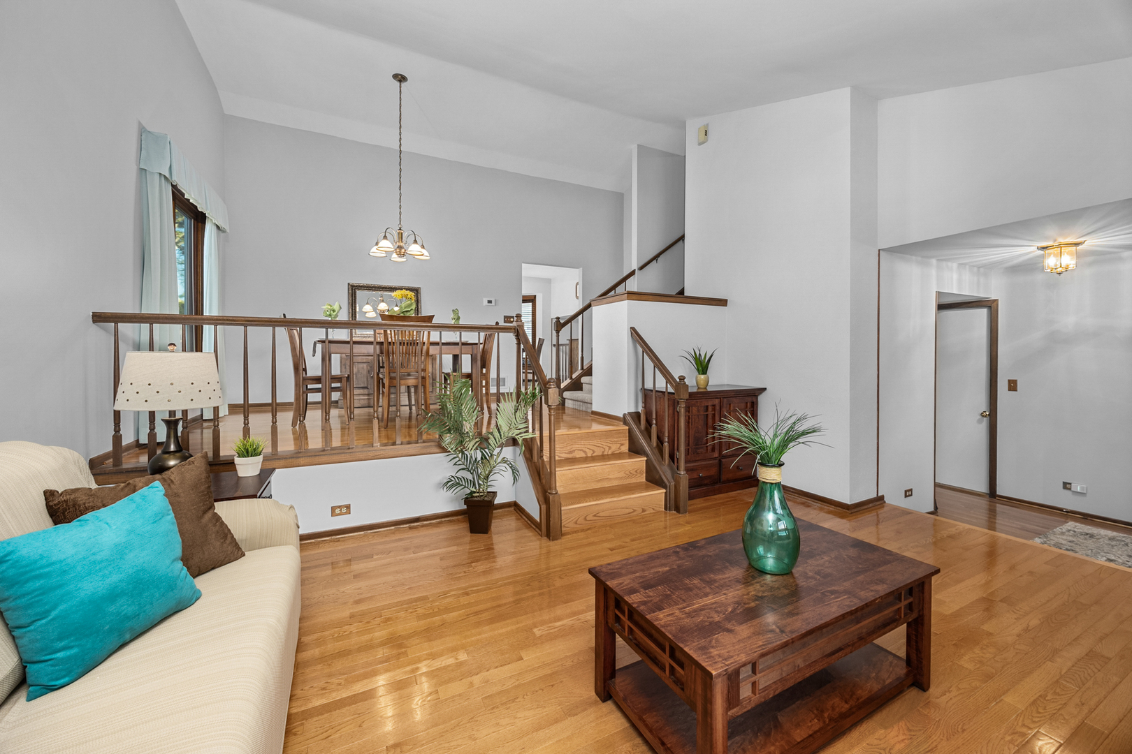 955 N Dexter Lane, Hoffman Estates, IL 60169