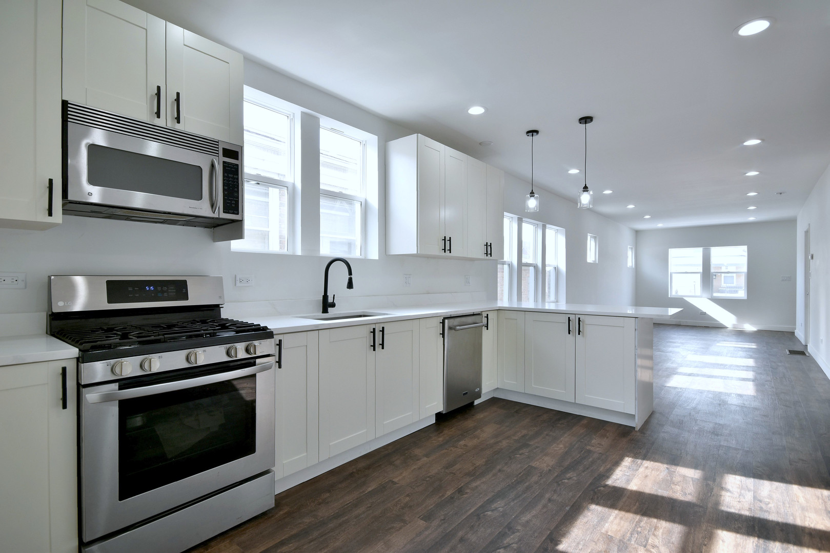 1405 S Central Avenue, Cicero, IL 60804