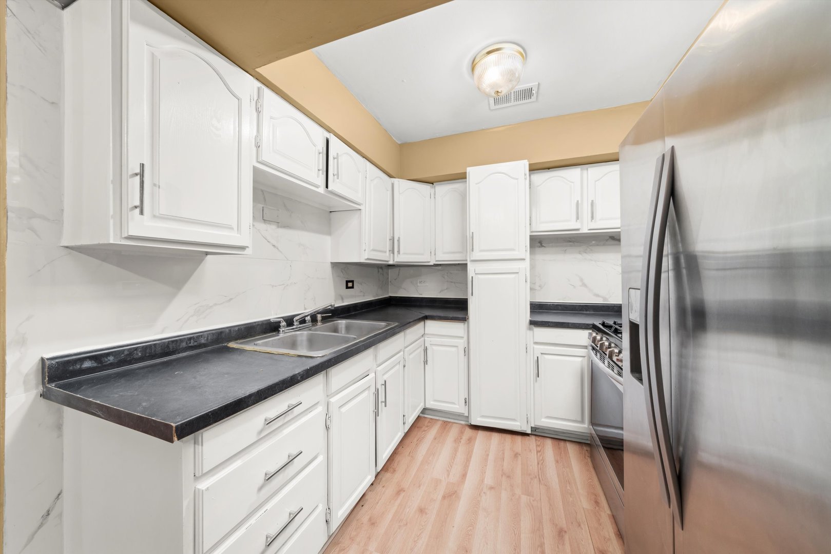 413 W 16th Place, Chicago Heights, IL 60411