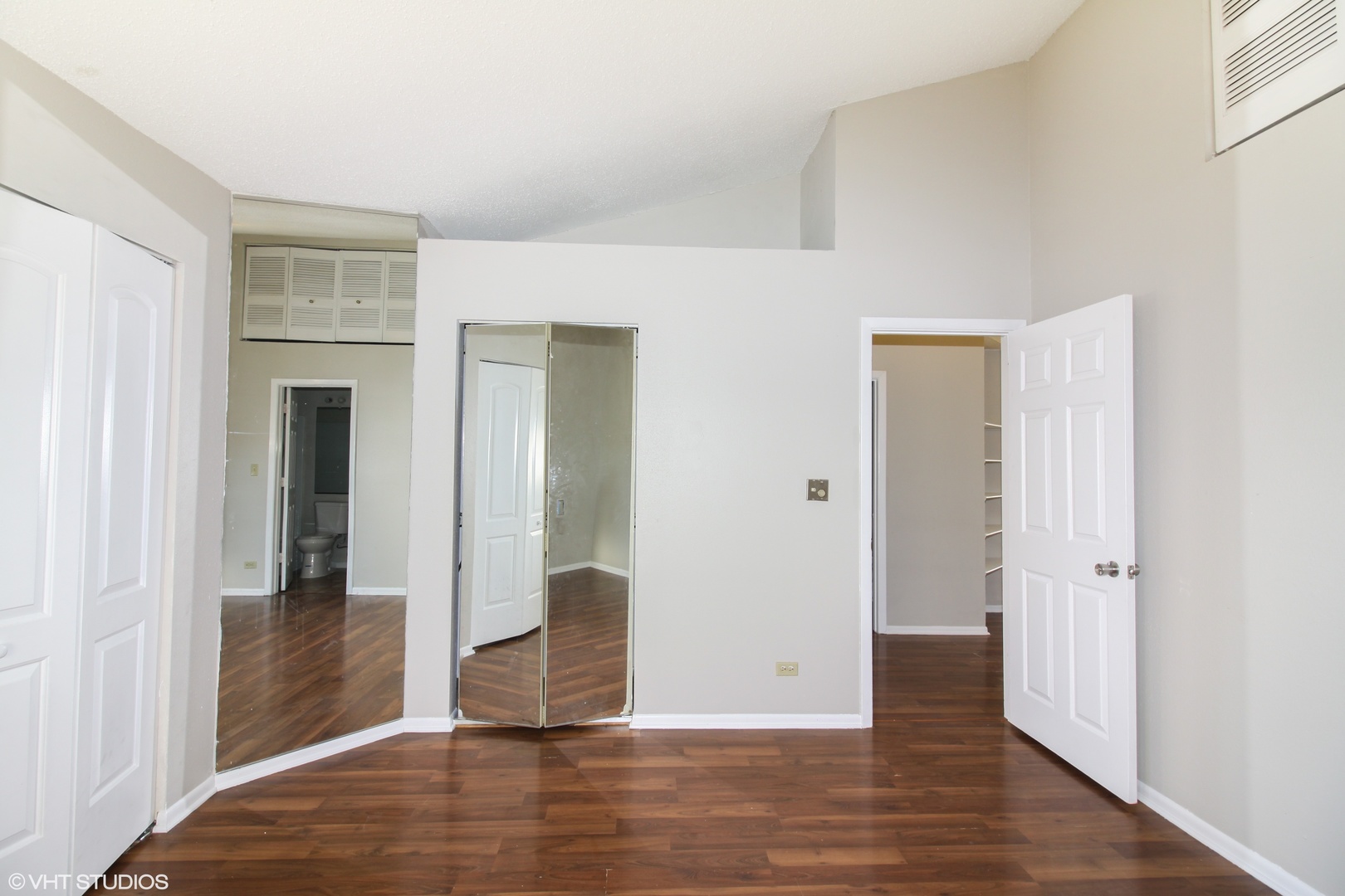 707 CLEARWOOD Court #707, Aurora, IL 60504