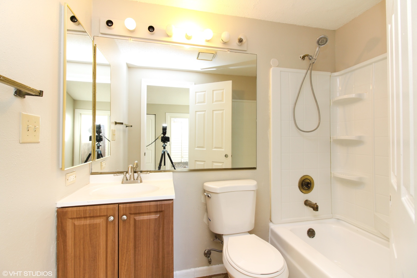 707 CLEARWOOD Court #707, Aurora, IL 60504