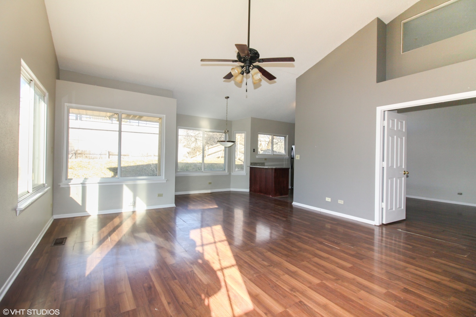 707 CLEARWOOD Court #707, Aurora, IL 60504