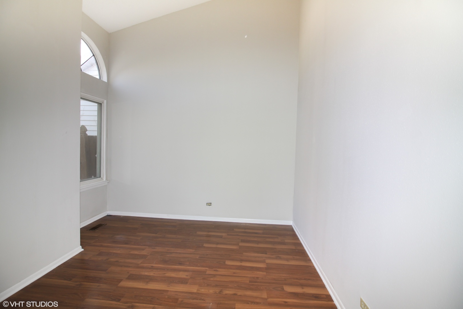 707 CLEARWOOD Court #707, Aurora, IL 60504