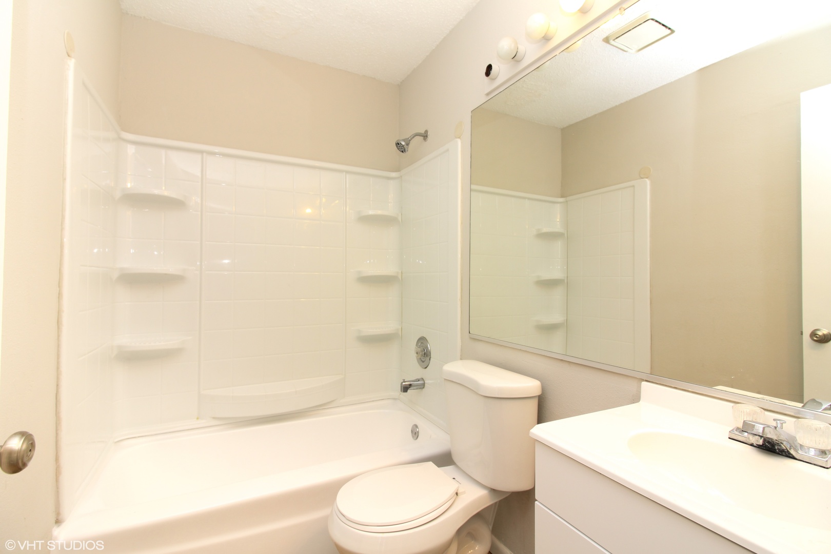 707 CLEARWOOD Court #707, Aurora, IL 60504