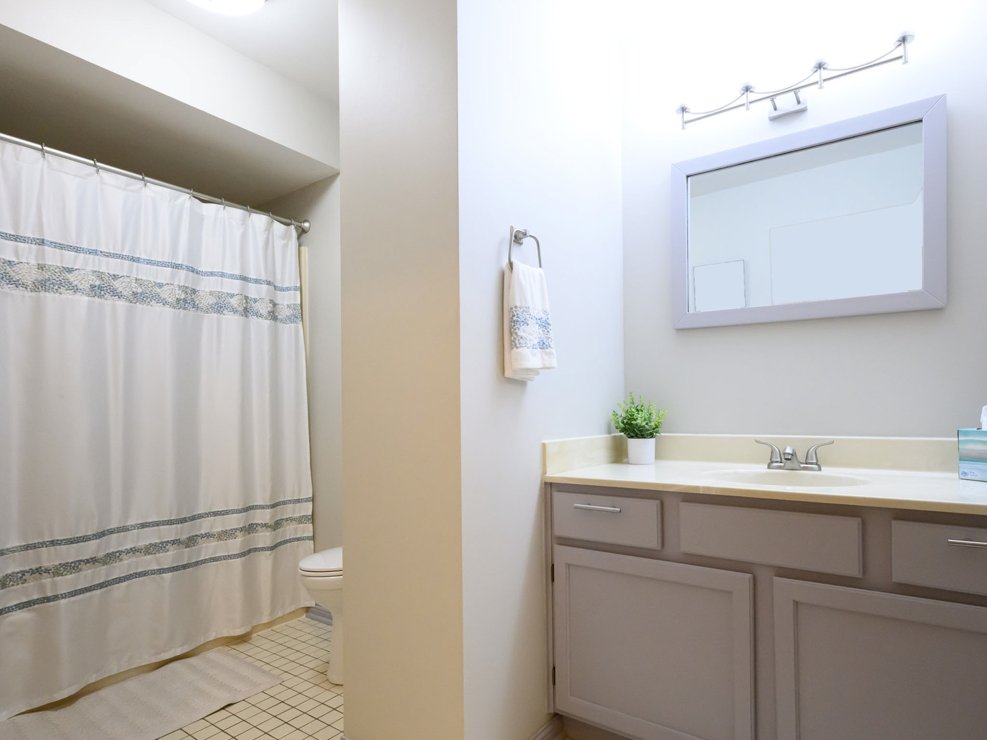 10111 Cambridge Drive #Court-G, Mokena, IL 60448