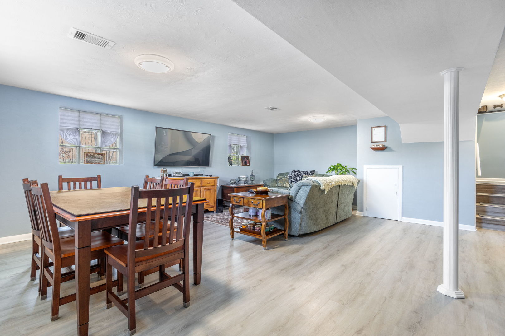 2401 Mayfair Avenue, Westchester, IL 60154