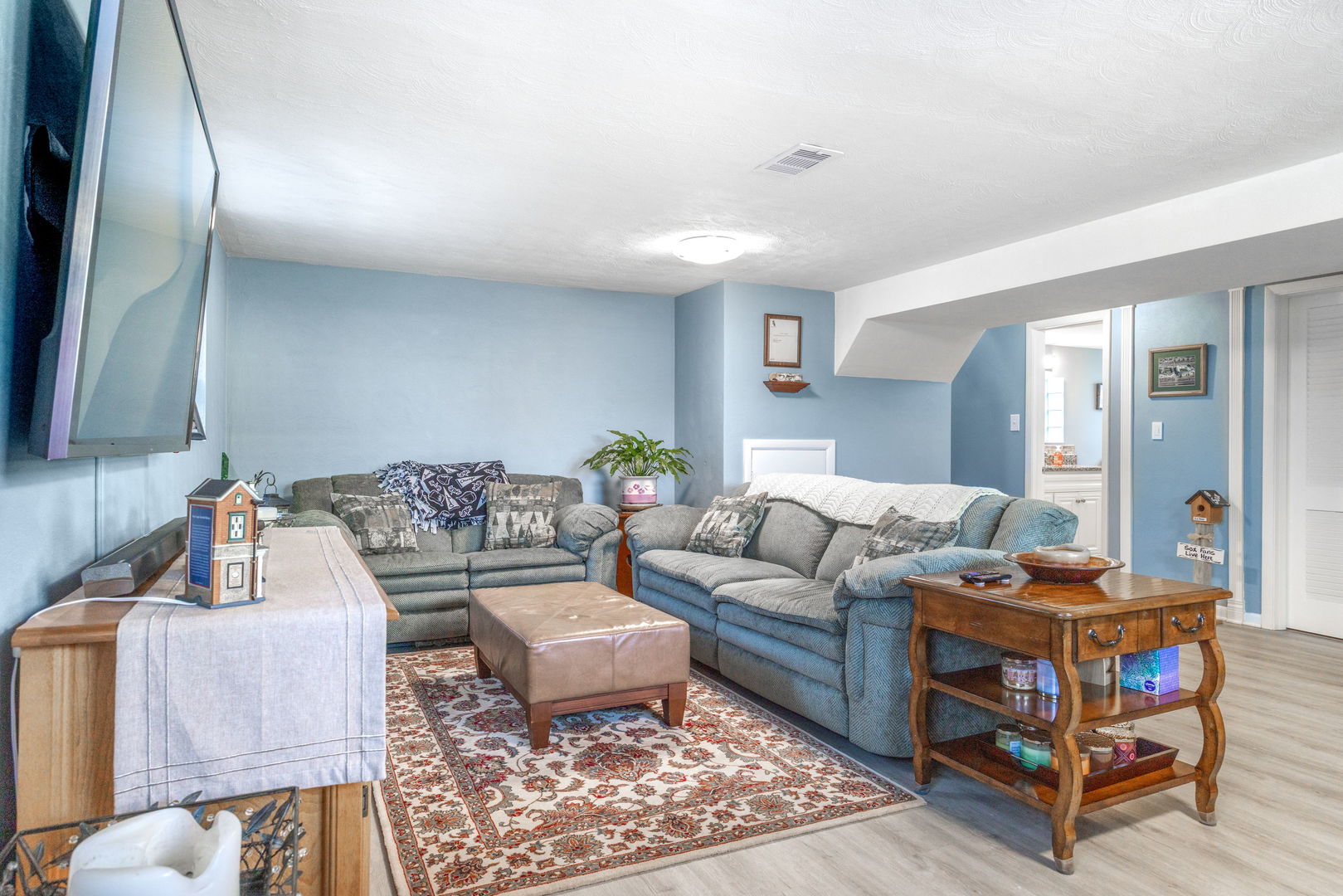 2401 Mayfair Avenue, Westchester, IL 60154