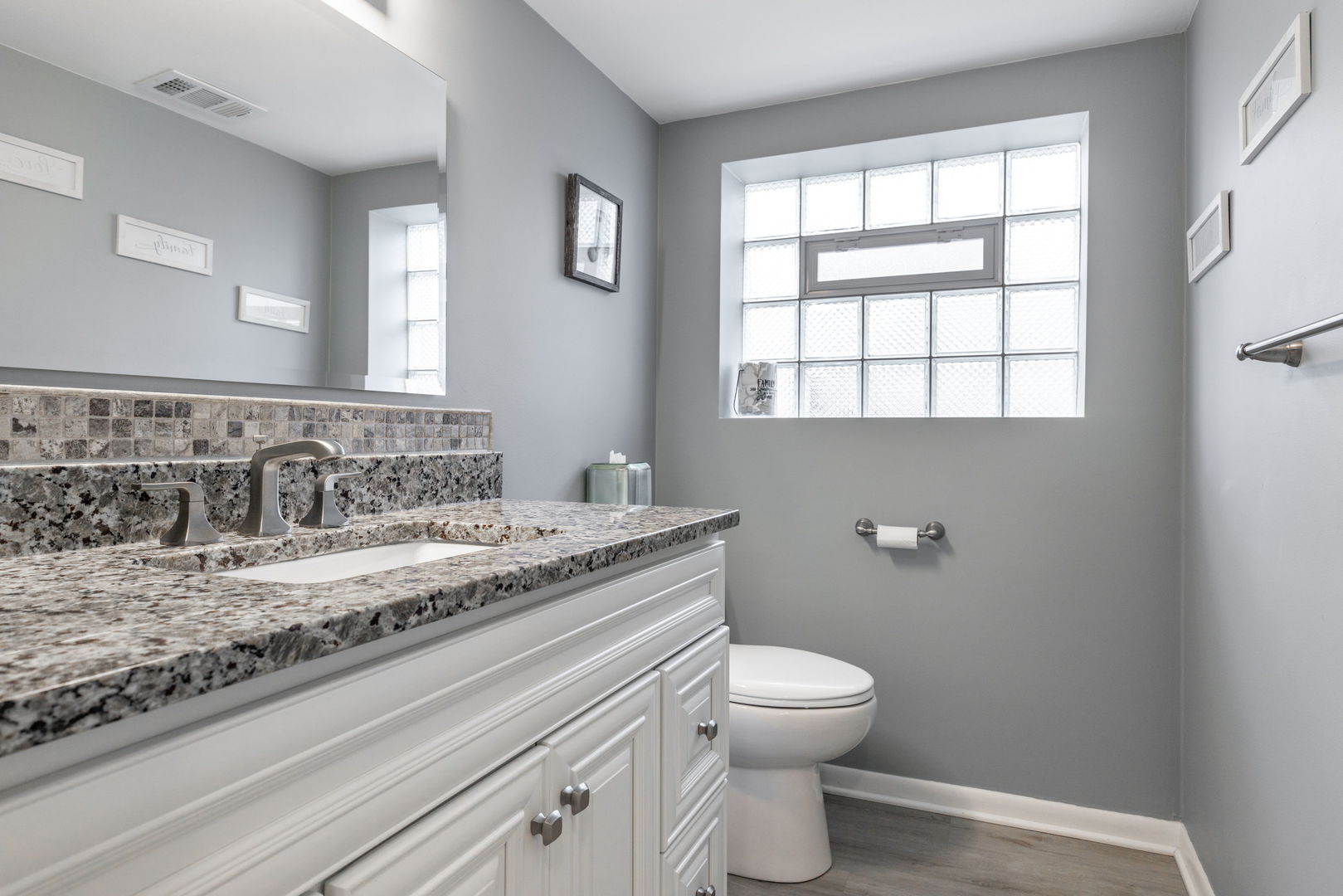 2401 Mayfair Avenue, Westchester, IL 60154