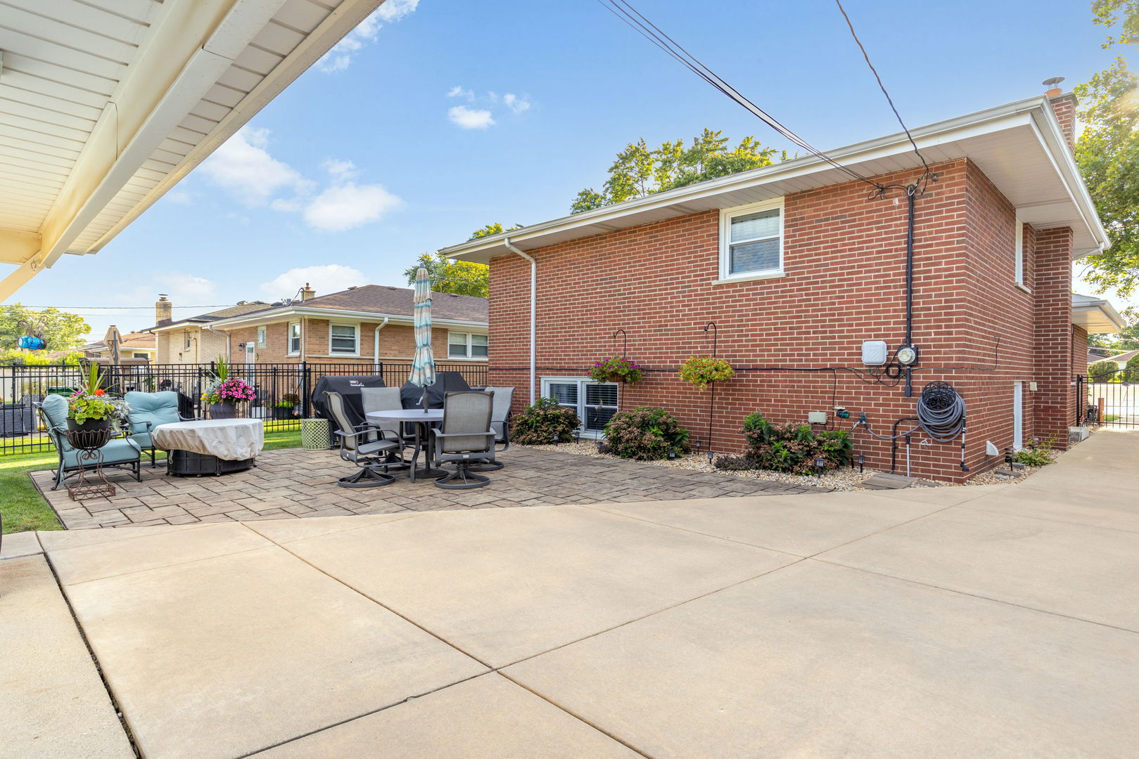 2401 Mayfair Avenue, Westchester, IL 60154