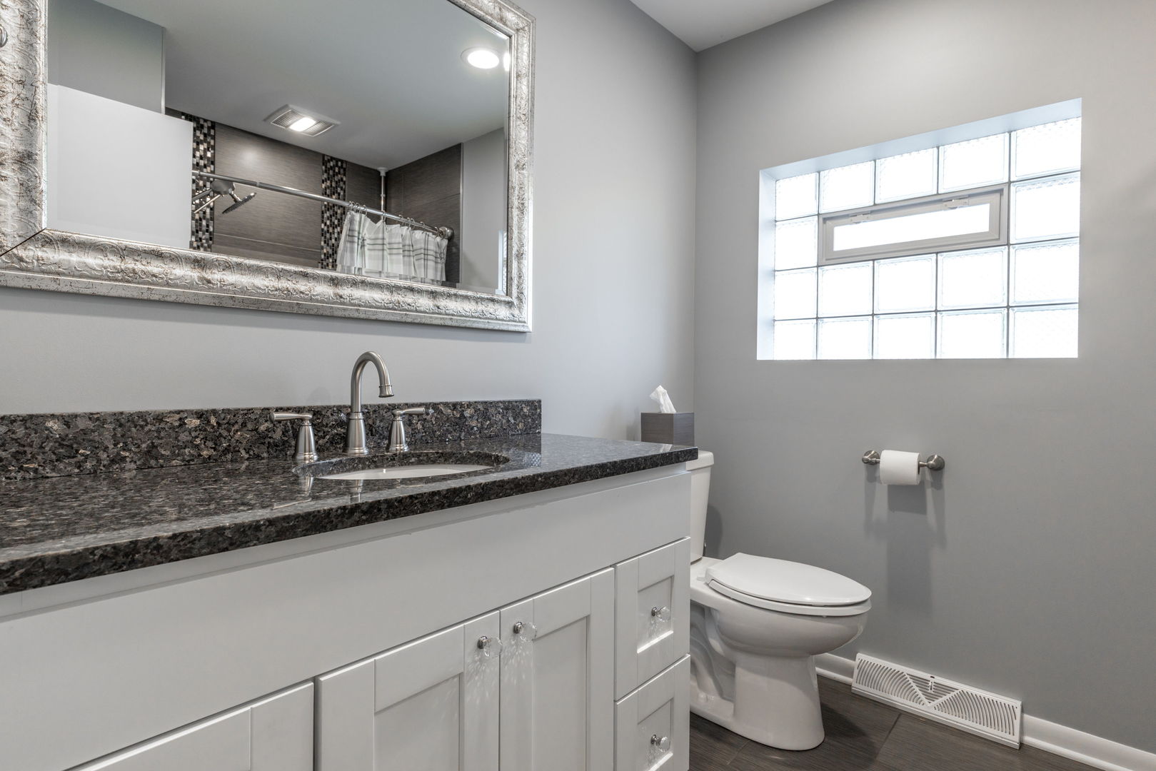 2401 Mayfair Avenue, Westchester, IL 60154